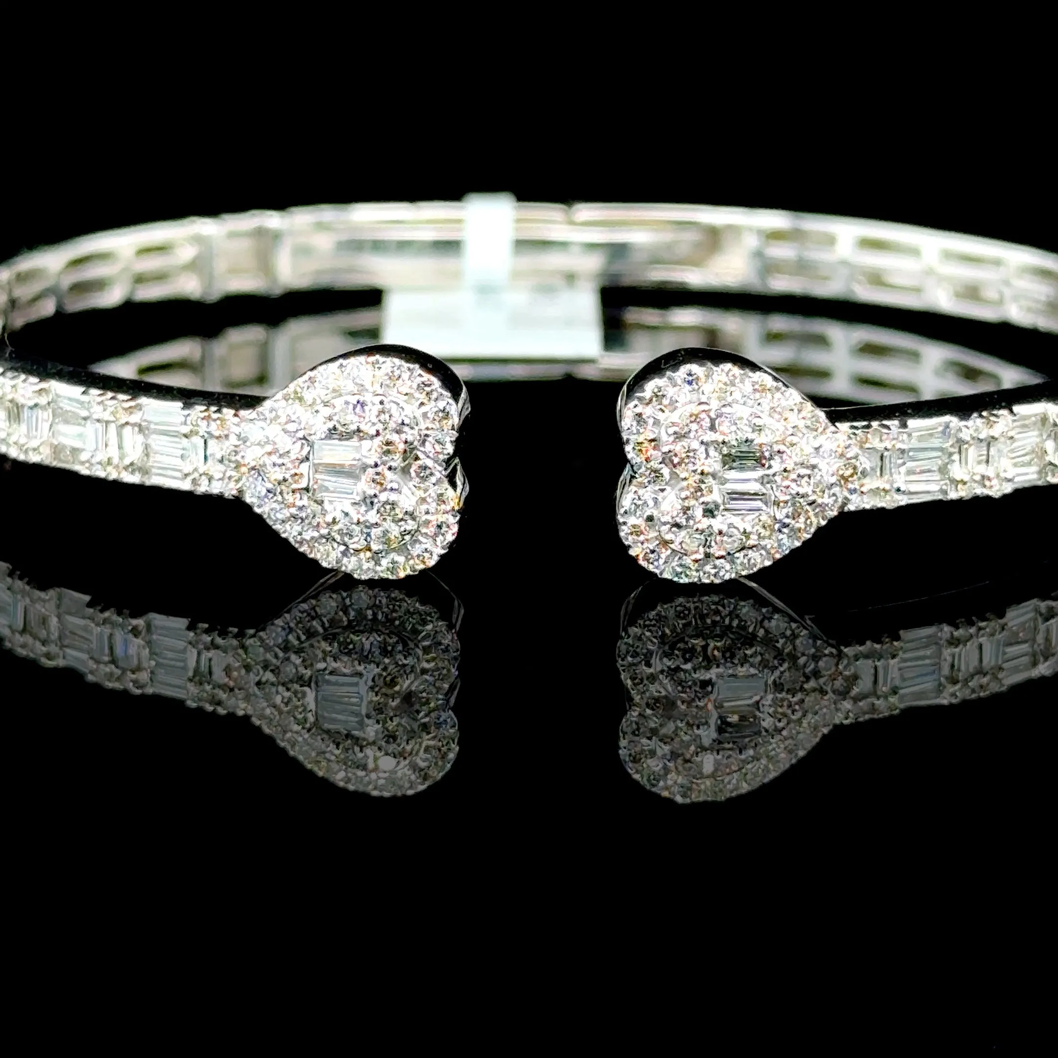 10K White Gold Diamond Heart Bangle (1.83ct)