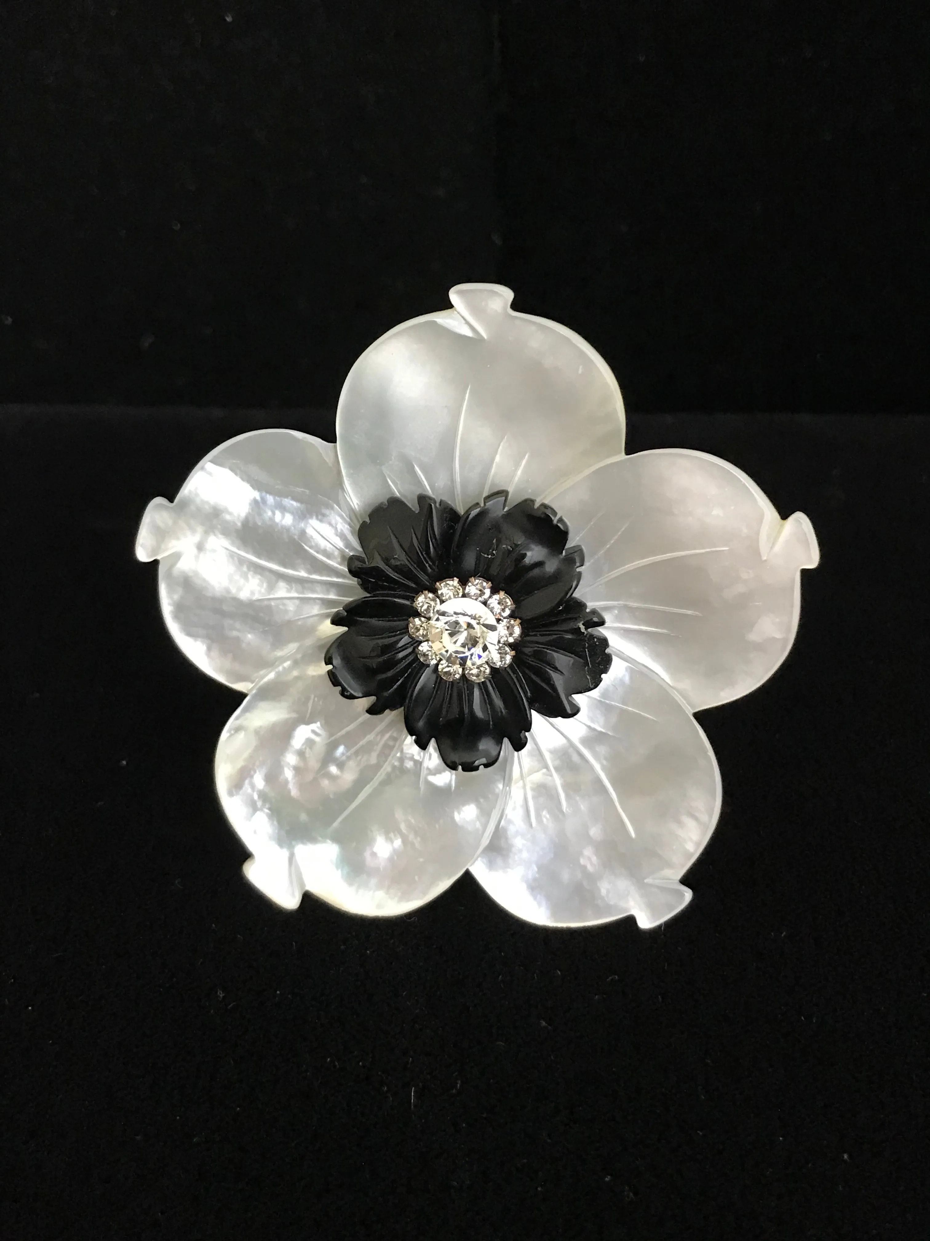 Mother of Pearl & Onyx Double Flower Magnet