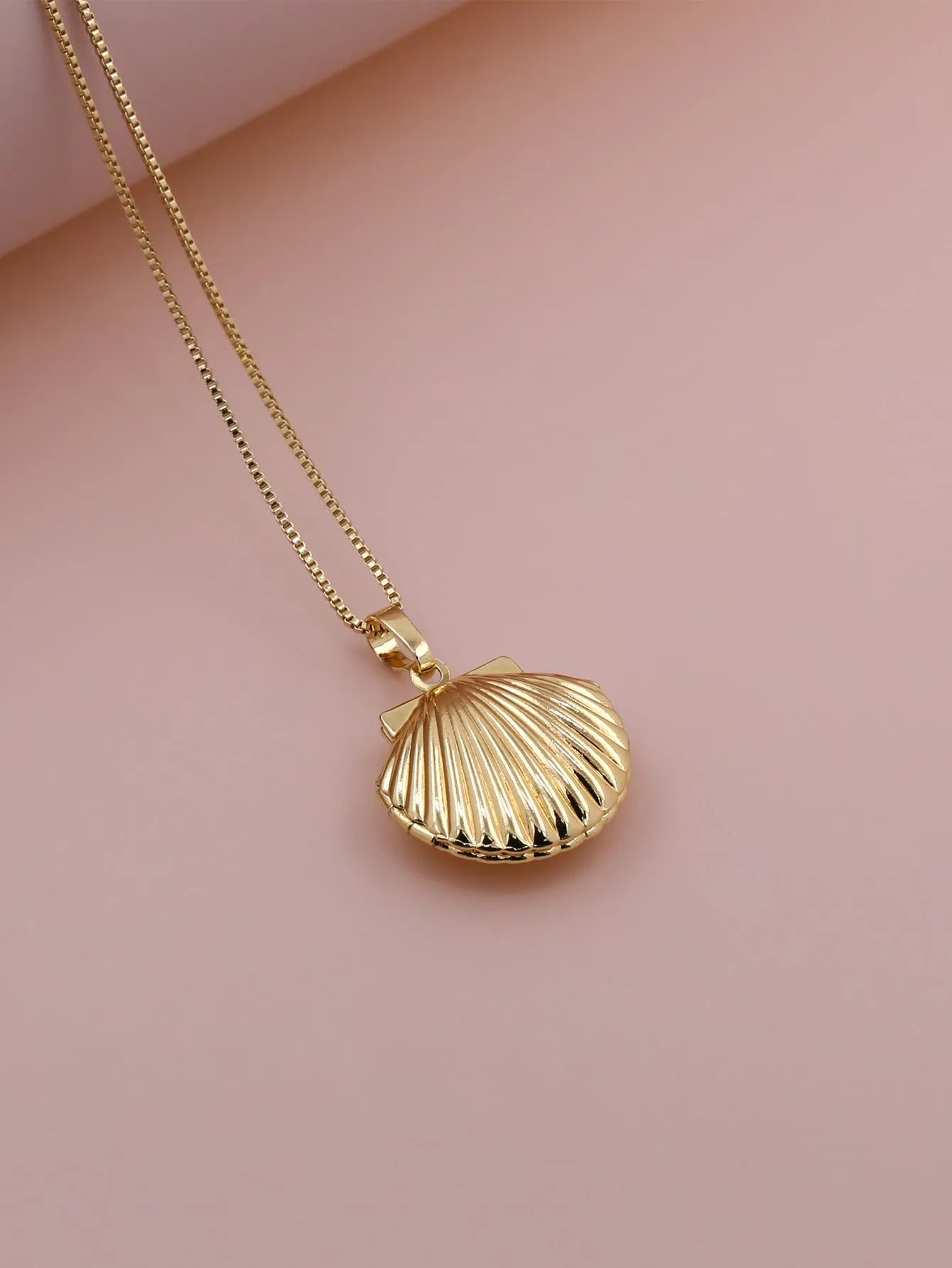 Nordic Style Small Simple Hollow Fan -Shaped Shell Photo Locket Pendant Photo