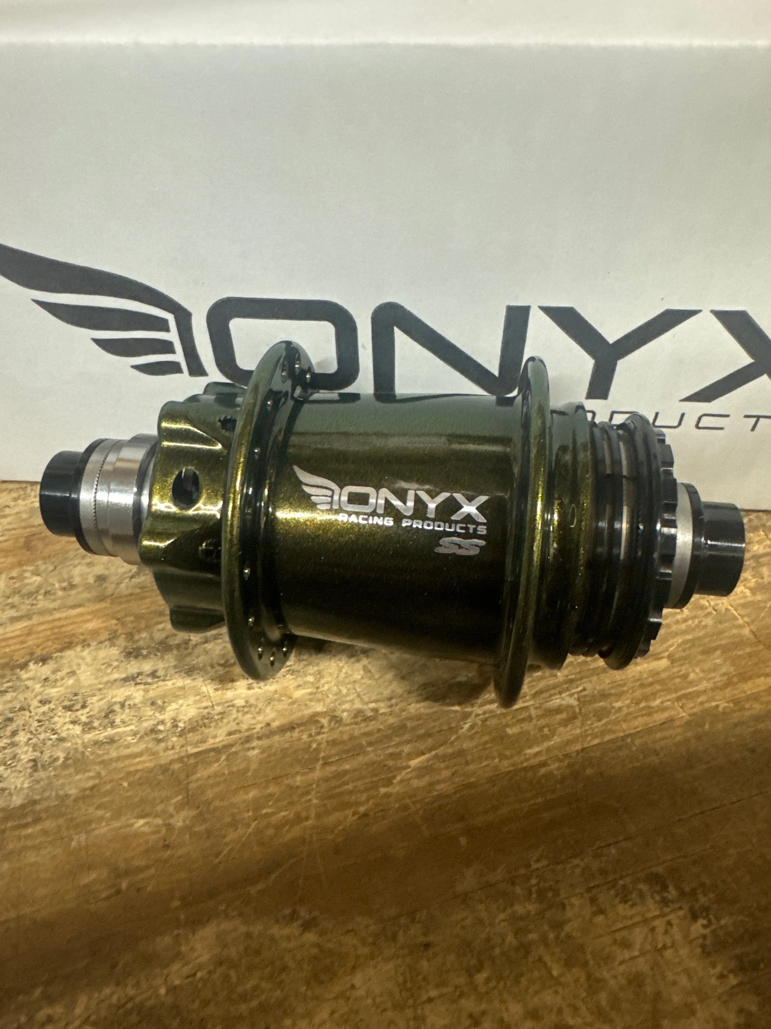 Onyx Hubs Cotm Beetle juice