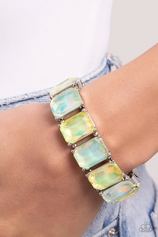 Paparazzi Bracelet ~ Glamorous Getaway - Green