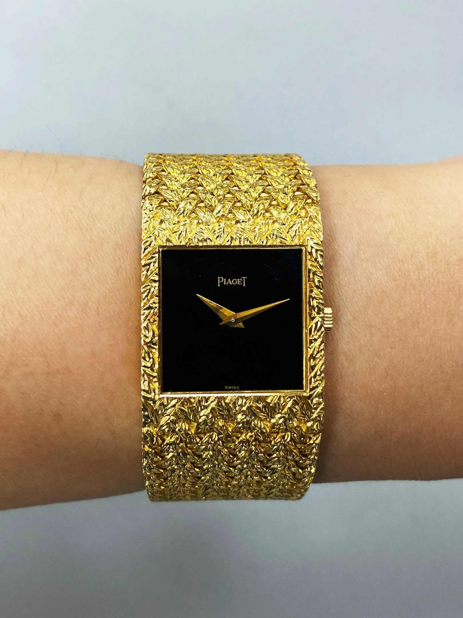 Piaget Classic 9352 D2 Onyx Dial 18K Yellow Gold Ladies Watch